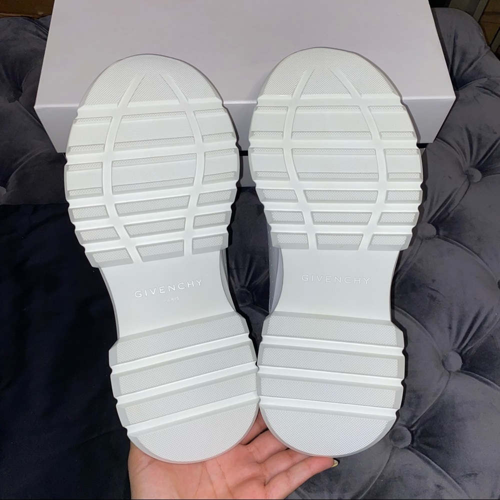 New Size 44 Givenchy White Black Logo Sneakers - Picture 5 of 7